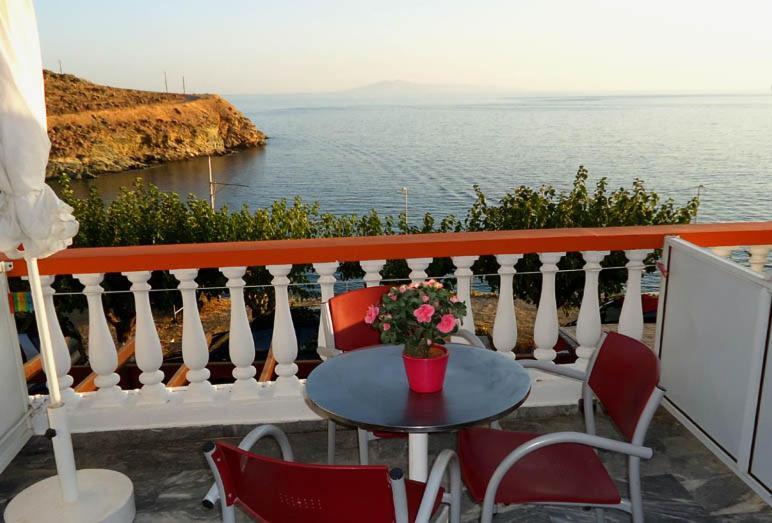 Villa Bonatsa Andros Home Batsíon Exteriér fotografie