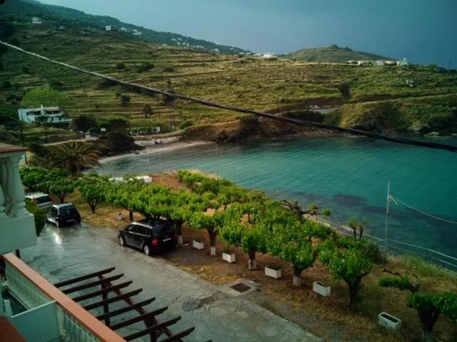 Villa Bonatsa Andros Home Batsíon Exteriér fotografie