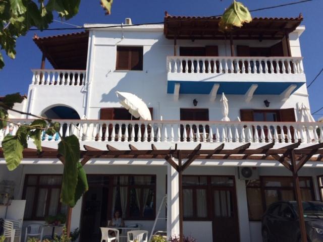 Villa Bonatsa Andros Home Batsíon Exteriér fotografie